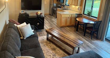 "Outdoors Oasis" Cozy cabin north of Bemidji.