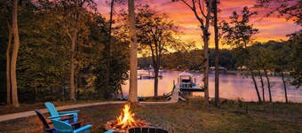 Luxury Lakefront Home, Games, Kayaks, 2 King Beds