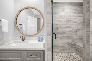 Douche, serviettes fournies