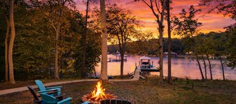 Luxury Lakefront Home, Games, Kayaks, 2 King Beds