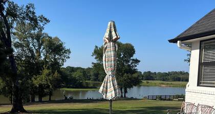 4-bedroom/4 bathroom luxury home, Eastside Fort Smith/Crashpad/Military housing