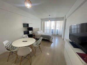 Íbúð - 1 svefnherbergi - reykherbergi - svalir | 1 svefnherbergi