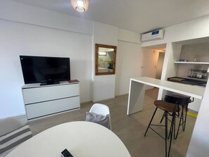 Dining - Modern Studio With Balcony in the Heart of Buenos Aires (Buenos Aires)