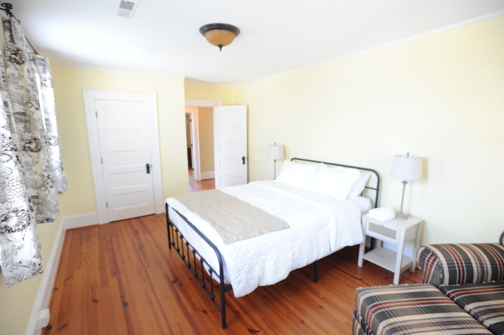 Historic Carriage House in Walkable Downtown WinstonSalem Winston