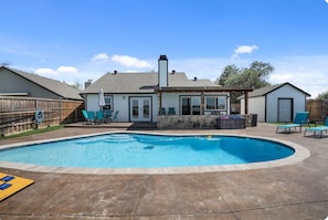 Pool - LakeHouse, Private Pool, Hot Tub/Spa, Putting Green, LakeView, Firepit and more! (The Colony)