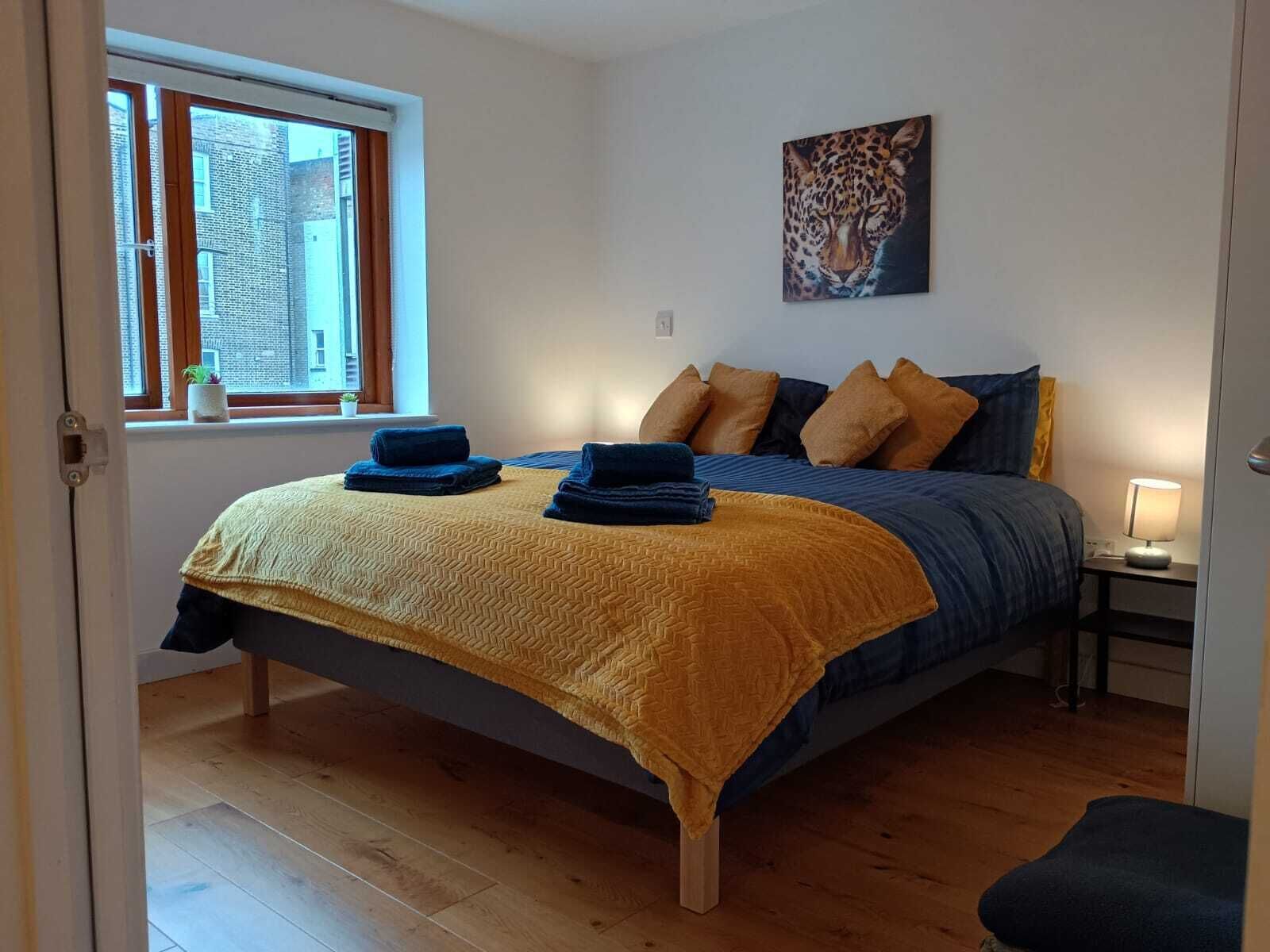 1 slaapkamer, een strijkplank/strijkijzer, gratis wifi, beddengoed