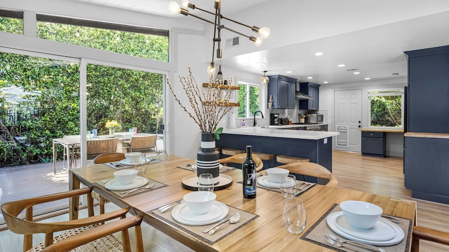 Stone Lagoon by Avantstay Steps to the Beach + Backyard Oasis!