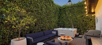 Stone Lagoon by Avantstay Steps to the Beach + Backyard Oasis!