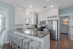 Fridge, microwave, oven, stovetop - Ocean front: Private Pool + Private Beach Access (Seagrove Beach)