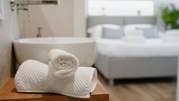 Dusche, Haartrockner, Bidet, HandtĂŒcher