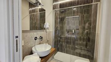 Shower, bidet, towels