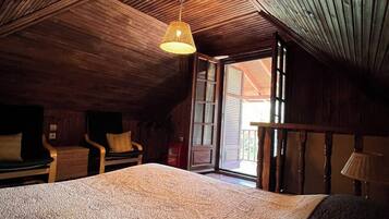 1 habitación, tabla de planchar con plancha, cuna de viaje y wifi