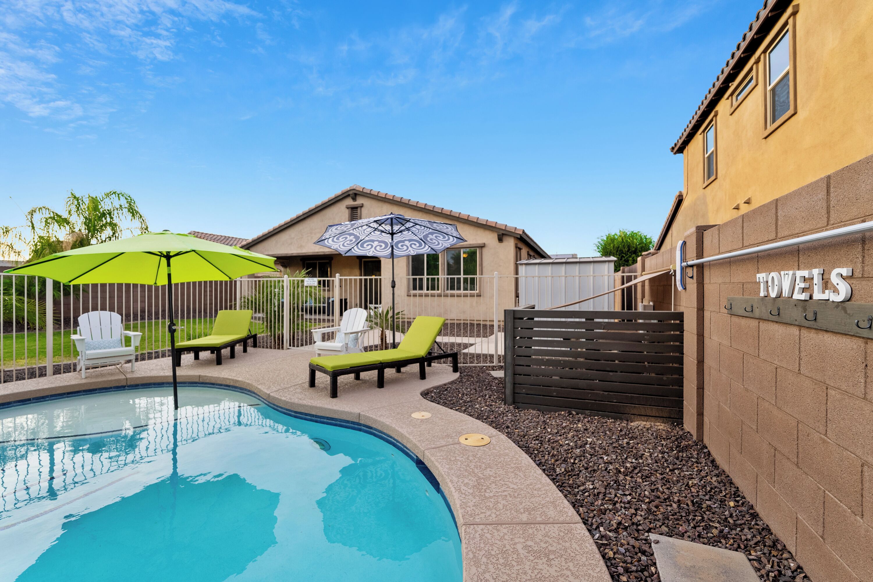 Stunning 4-bedroom house with pool in lovely Surprise