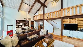 Smart TV, fireplace, stereo