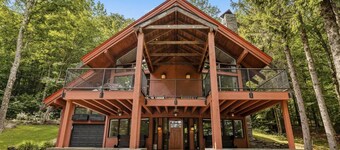 Charming 4-bedroom Ski house in Stratton with Shuttle or walk to slope.