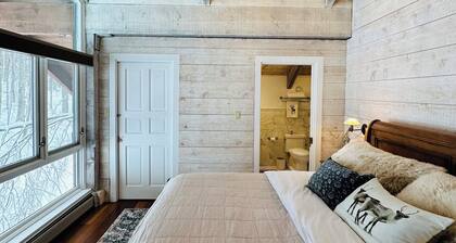 Charming 4-bedroom Ski house in Stratton with Shuttle or walk to slope.