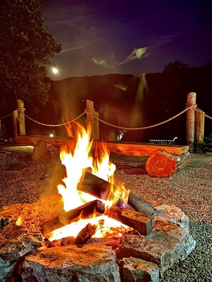 Property grounds - Lakefront, hot tub, 2 bdrm w/ loft, kayaks, beach, fire pits,! sxs trails (La Follette)