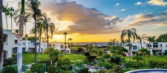 Gorgeous Updated Wailea Condo Walking Distance to Beaches & Near Golf Courses