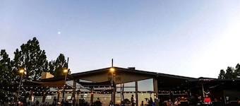 Country Club Reining Deer Ranch! AC/Golf/Grill!