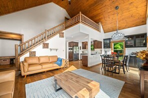 Televisión y chimenea 