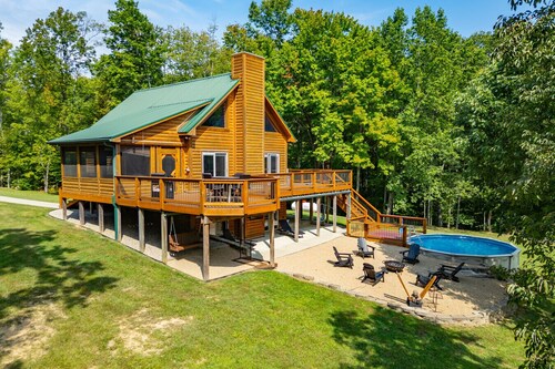 Luxury Log Cabin Retreat with PRIVATE POOL, Hot Tub & Stocked Lake in the Forest