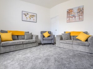 Smart TV - Spacious Oasis - Perfect for Large Families/Groups - Pass the Keys (Morley)