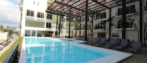 Outdoor pool, a heated pool