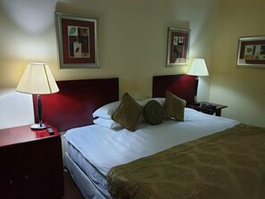 Desk, laptop workspace, free WiFi - Oakwood Park Hotel Lekki (Lekki)
