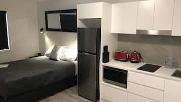 1 habitación, tabla de planchar con plancha, wifi gratis y ropa de cama