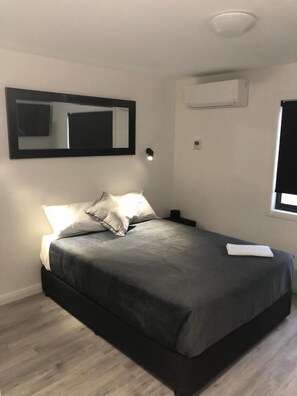 1 chambre, fer et planche à repasser, Wi-Fi gratuit, draps fournis