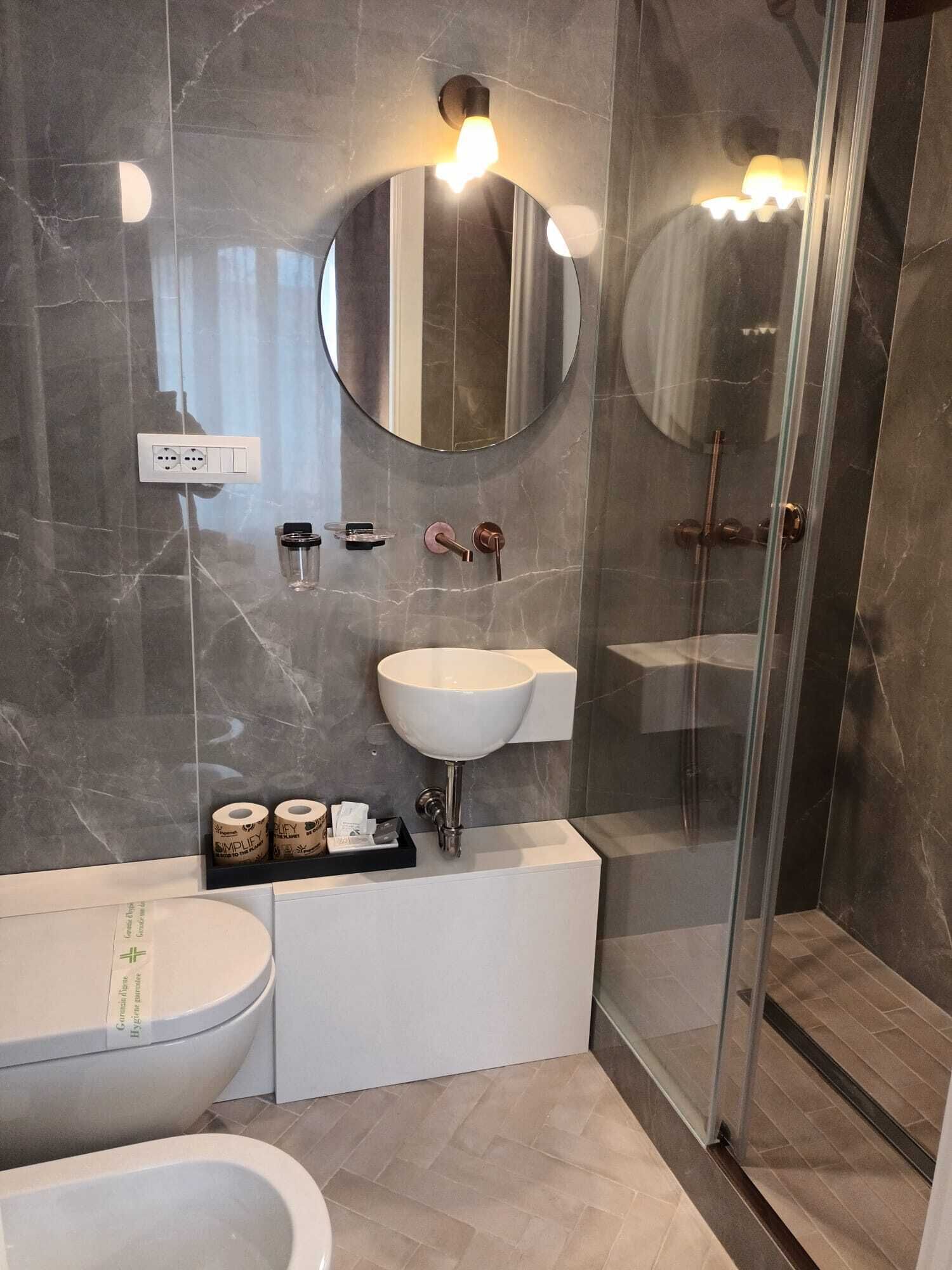 Standard Double Room | Bathroom | Free toiletries, hair dryer, bidet, towels