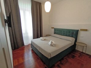 Classic Double Room | Premium bedding, laptop workspace, blackout drapes, cribs/infant beds - B&Bari via Crollalanza (Bari)