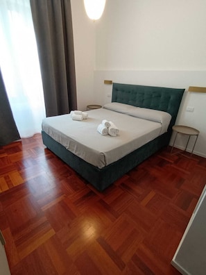 Classic Double Room | Premium bedding, laptop workspace, blackout drapes, cribs/infant beds - B&Bari via Crollalanza (Bari)
