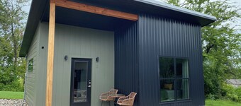 Stylish Cottage located in downtown Mount Vernon!