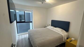 Lägenhet Business - balkong | Skrivbord, arbetsyta för laptop, strykjärn/strykbräda och gratis wi-fi