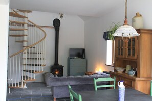 Smart-tv och eldstad