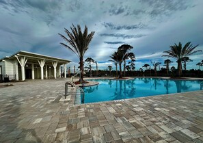 Outdoor pool, a heated pool - 4-bedroom home for 10 with MIL and walkable beach access (Port St. Joe)