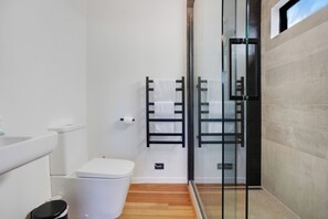 Maison, vue jardin | Salle de bain