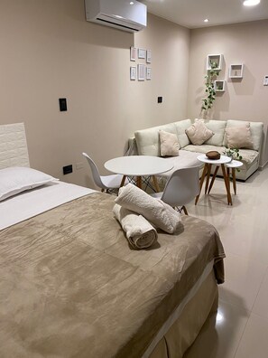 1 habitación, wifi y ropa de cama
