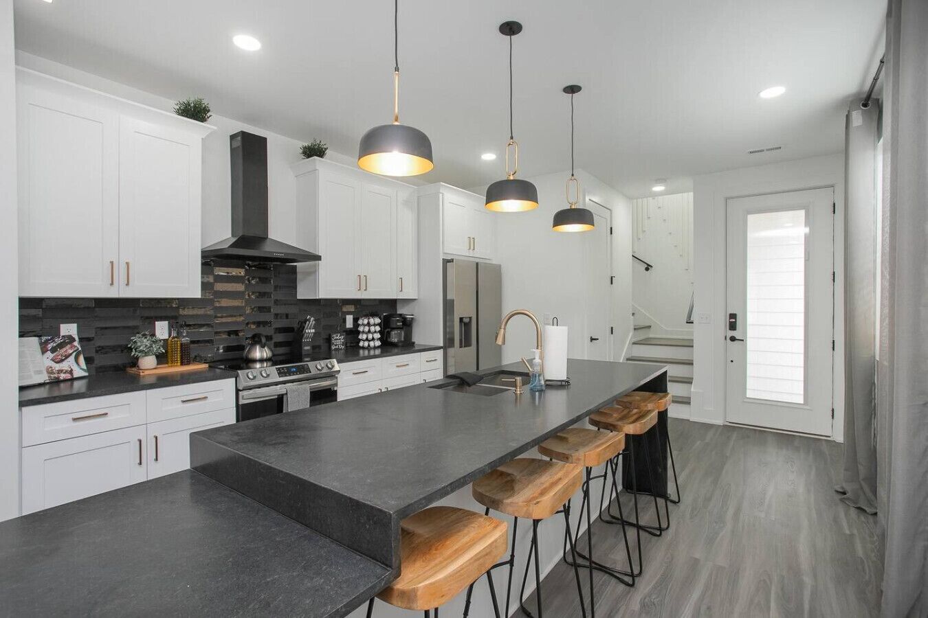 冰箱、微波炉、烤箱、炉灶