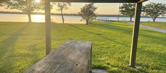 Stylish and Simplistic 1-Bedroom, 2-bathroom apartment at Locklairs Landing.