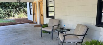 Stylish and Simplistic 1-Bedroom, 2-bathroom apartment at Locklairs Landing.