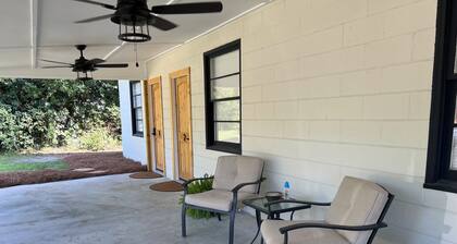 Stylish and Simplistic 1-Bedroom, 2-bathroom apartment at Locklairs Landing.