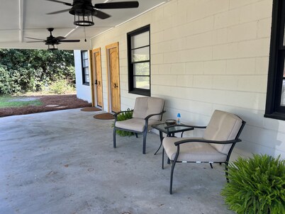 Stylish and Simplistic 1-Bedroom, 2-bathroom apartment at Locklairs Landing.