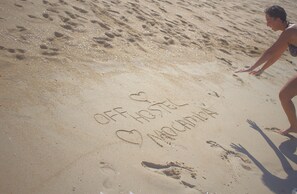 On the beach, white sand - Off Ocean Hostel (Florianópolis)