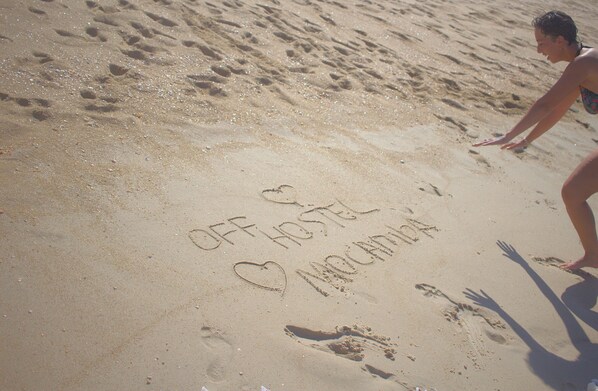 On the beach, white sand - Off Ocean Hostel (Florianópolis)