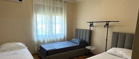 2 quartos, ferros/tábuas de passar roupa, Wi-Fi, roupa de cama