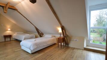 1 slaapkamer, een strijkplank/strijkijzer, wifi, beddengoed