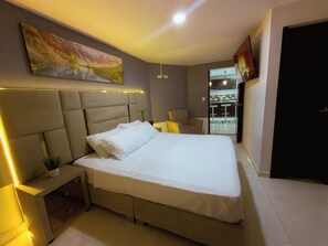 3 habitaciones, tabla de planchar con plancha, wifi y ropa de cama 