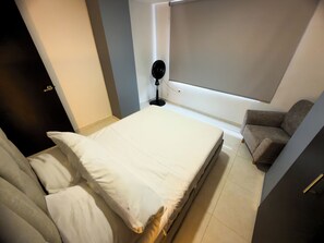 3 室のベッドルーム、アイロン / アイロン台、WiFi、ベッドシーツ